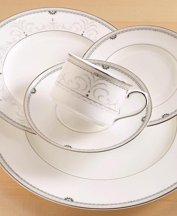 Royal Doulton Platinum Elegance 9-Inch Accent Plate