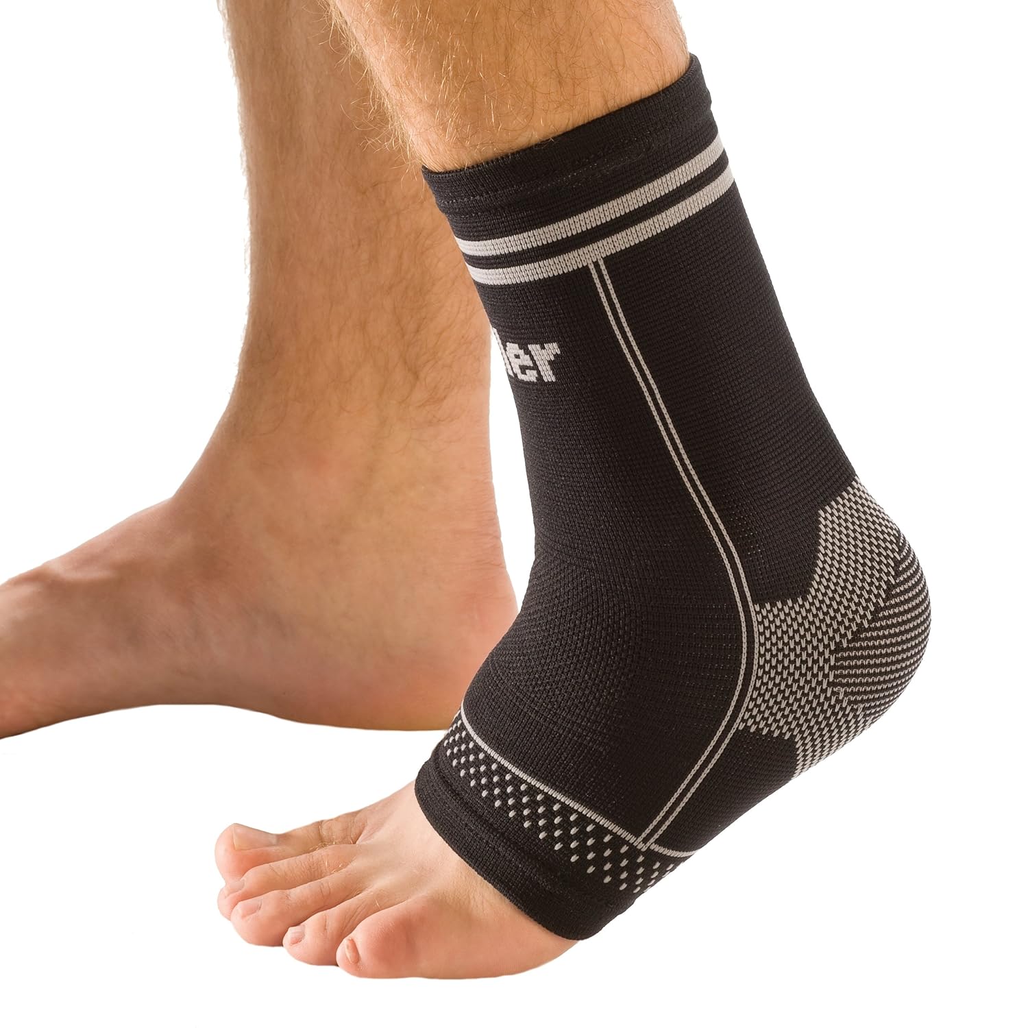 MUELLER Sports Medicine 4-Way Stretch Ankle Support Sleeve, Ankle Pain Relief Support for Men and Women, Ideal for Sprains, Strains, Arthritis, Black, SmallMedium
