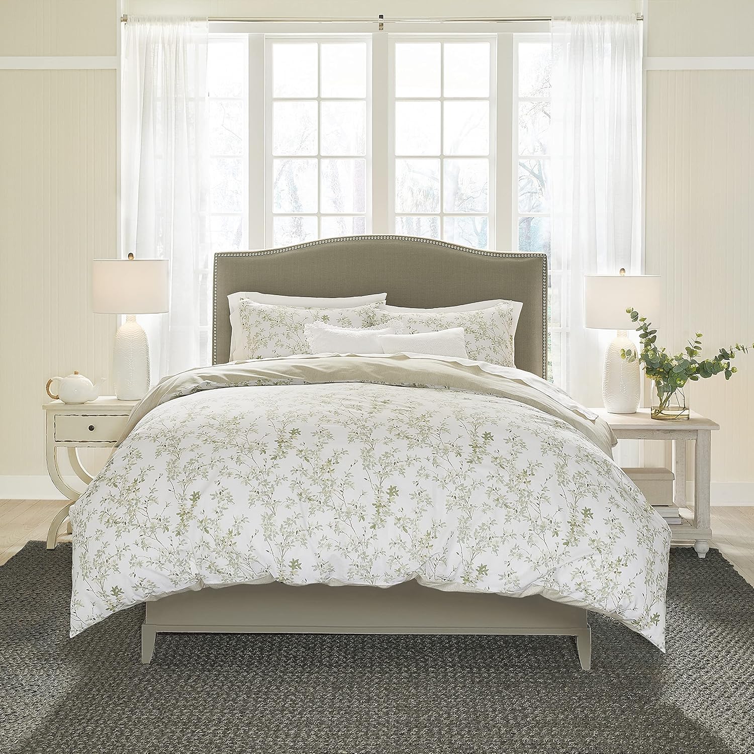 Laura Ashley Home - Queen Duvet Cover Set, Cotton Reversible Bedding with Matching Shams, Medium Weight Bedding for All Seasons Lindy Green, Queen